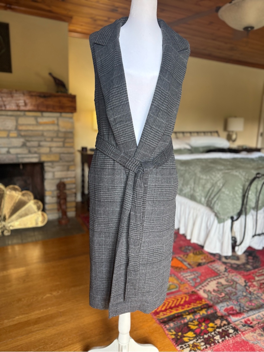 HYFVE Gray Textured Collar Sleeveless  Coat with Satin Lining.